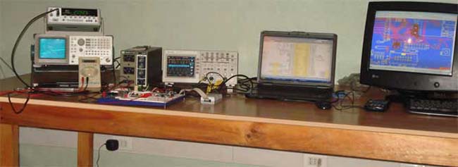 Electrosoft Ingenieria laboratorio mesa larga.